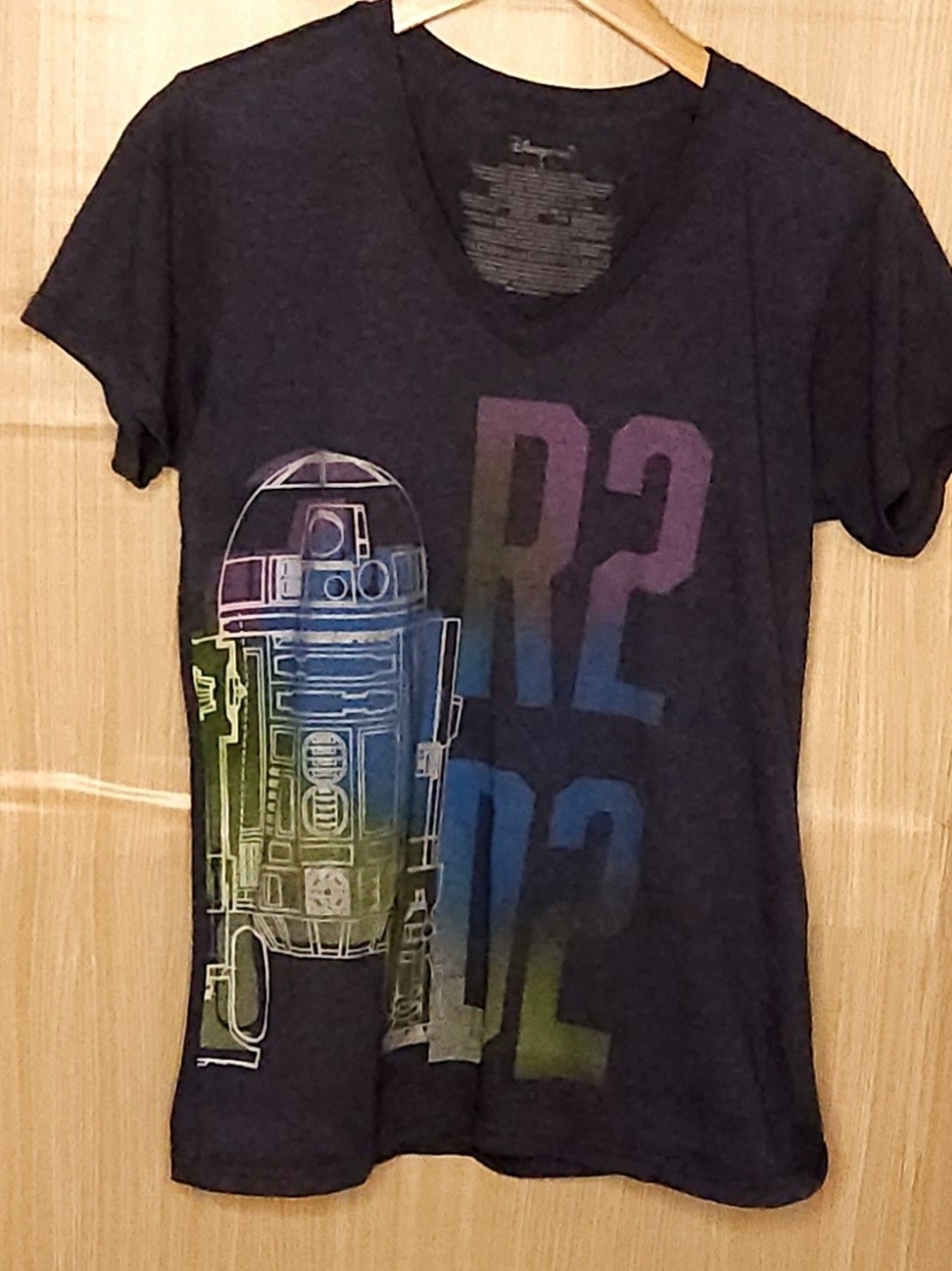 Disney Star Wars R2D2 V-Neck shirt large.